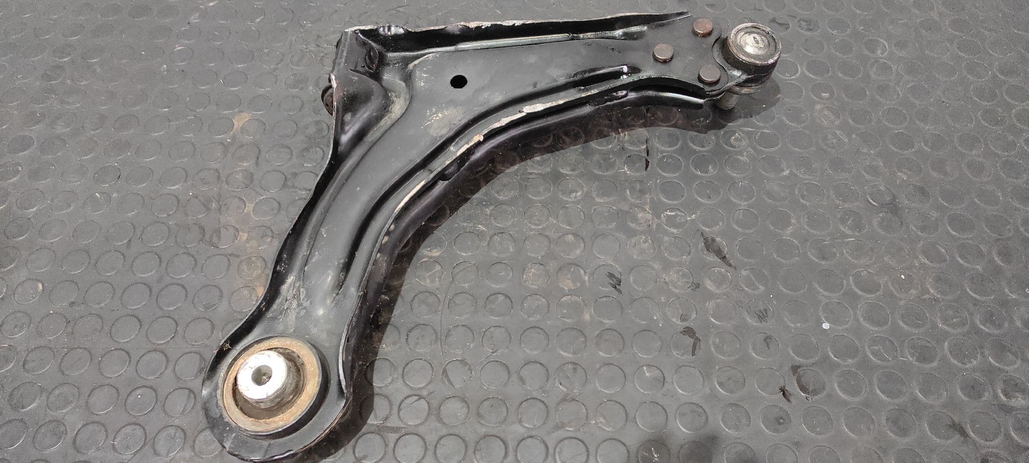 Recambio de BRAZO IZQUIERDO INFERIOR DELANTERO para MERCEDES-BENZ VITO (W638) COMBI 108 CDI    (638.194) 611980 referencia OEM IAM    - BLANCO 2