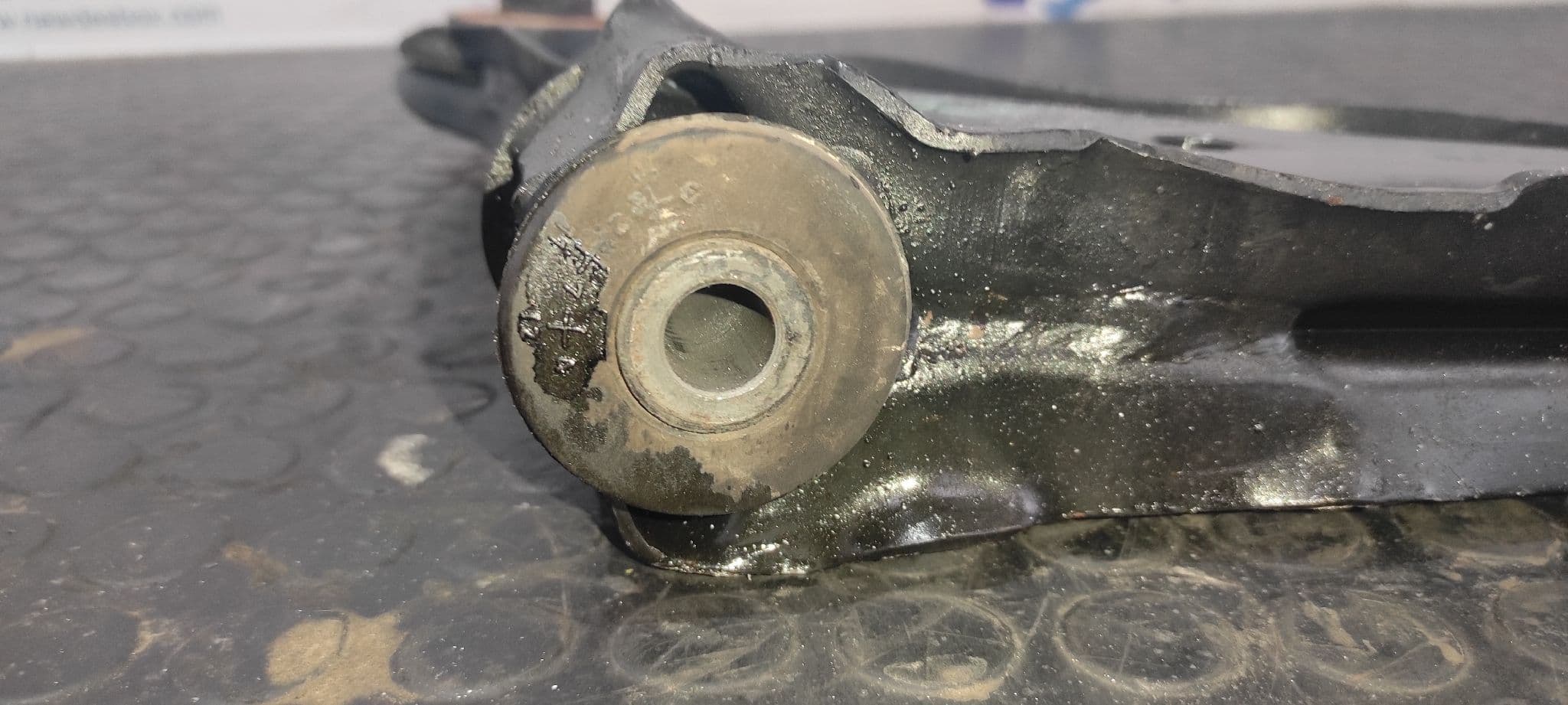 Recambio de BRAZO IZQUIERDO INFERIOR DELANTERO para MERCEDES-BENZ VITO (W638) COMBI 108 CDI    (638.194) 611980 referencia OEM IAM    - BLANCO 6