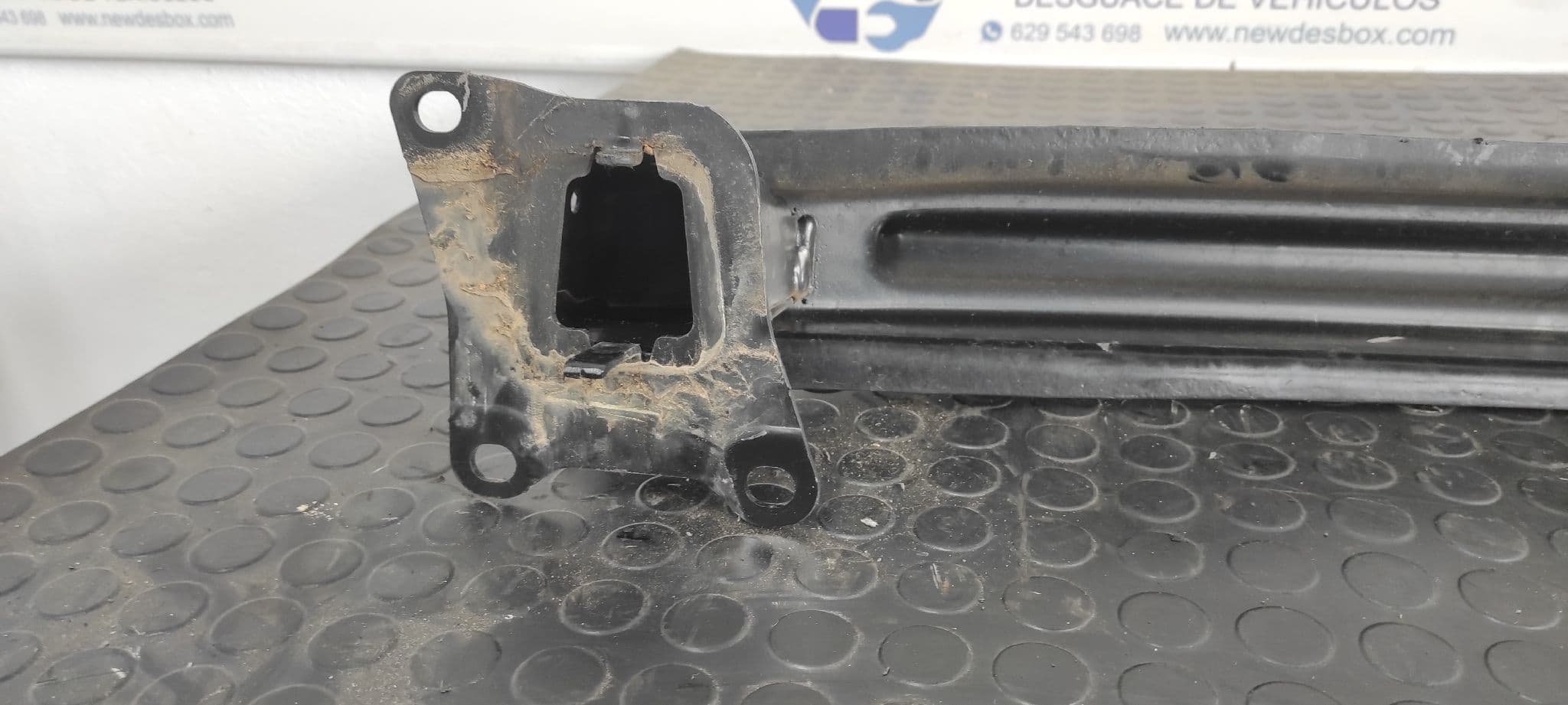 Recambio de REFUERZO PARAGOLPES TRASERO para SEAT LEON (1P1) BXE referencia OEM IAM    - BLANCO 4