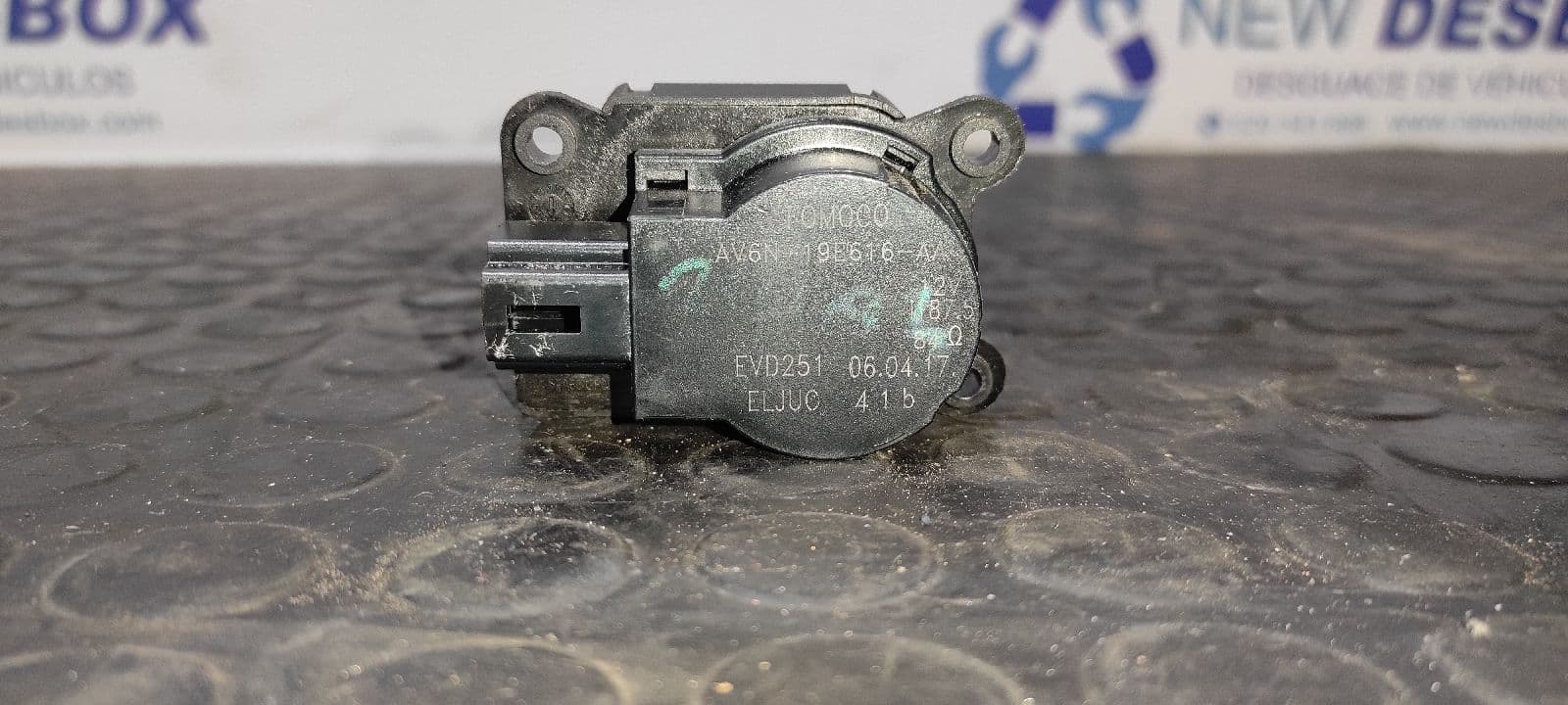 Recambio de MOTOR APERTURA TRAMPILLAS CLIMATIZADOR para FORD FOCUS TURN. Titanium XWDD referencia OEM IAM AV6N19E616AA   - AZUL