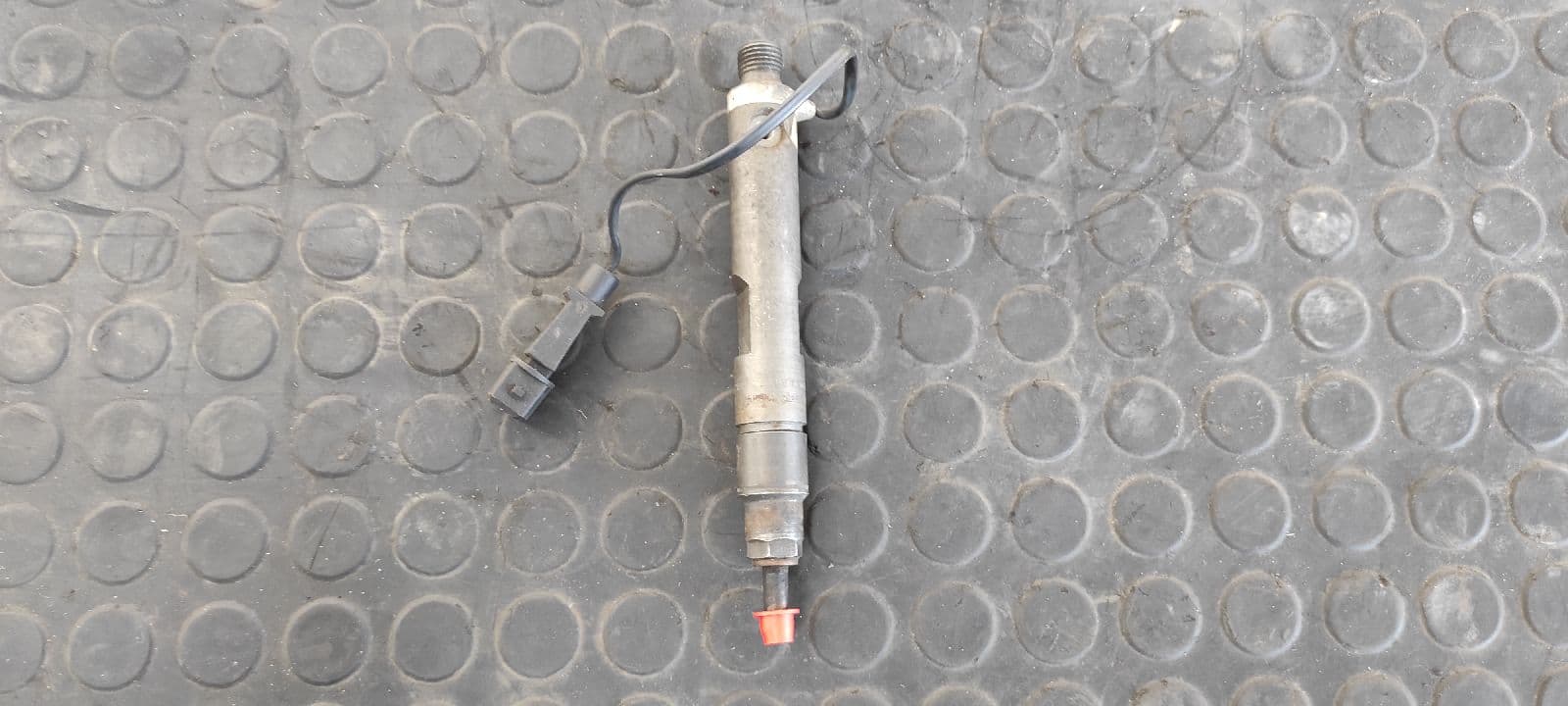 Recambio de INYECTOR para SEAT CORDOBA BERLINA (6K2) AGR referencia OEM IAM 038130201F