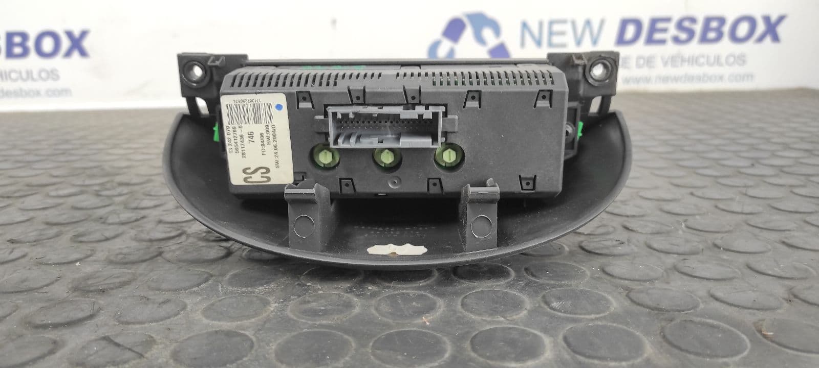 Recambio de PANTALLA MULTIFUNCION para OPEL CORSA C Cosmo Z17DTH referencia OEM IAM 13242079   - PLATA 2
