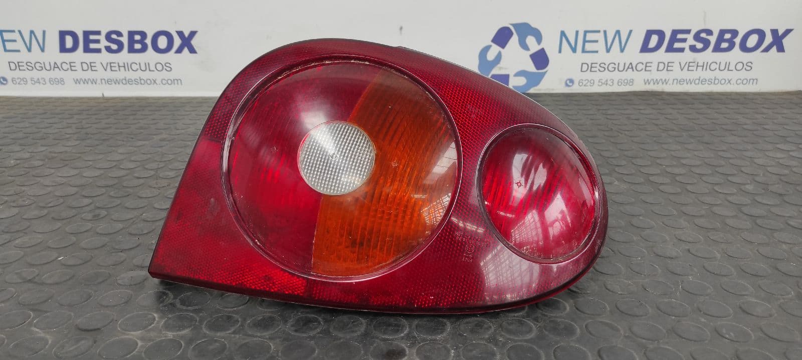 Recambio de PILOTO TRASERO DERECHO para RENAULT MEGANE I COACH/COUPE (DA0) 1.6e Alize F9QA7 referencia OEM IAM 7700428057   - AZUL