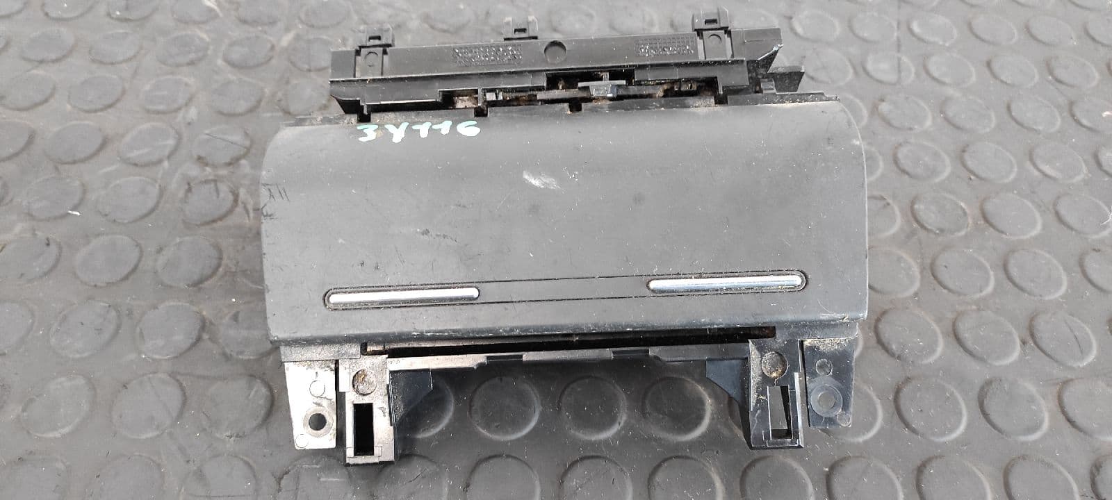 Recambio de CENICERO para AUDI A4 AVANT (8E) 2.0 TDI Quattro (DPF) BRE referencia OEM IAM    - BLANCO