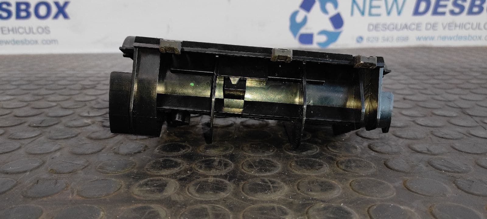 Recambio de CENICERO para AUDI A4 AVANT (8E) 2.0 TDI Quattro (DPF) BRE referencia OEM IAM    - BLANCO 7