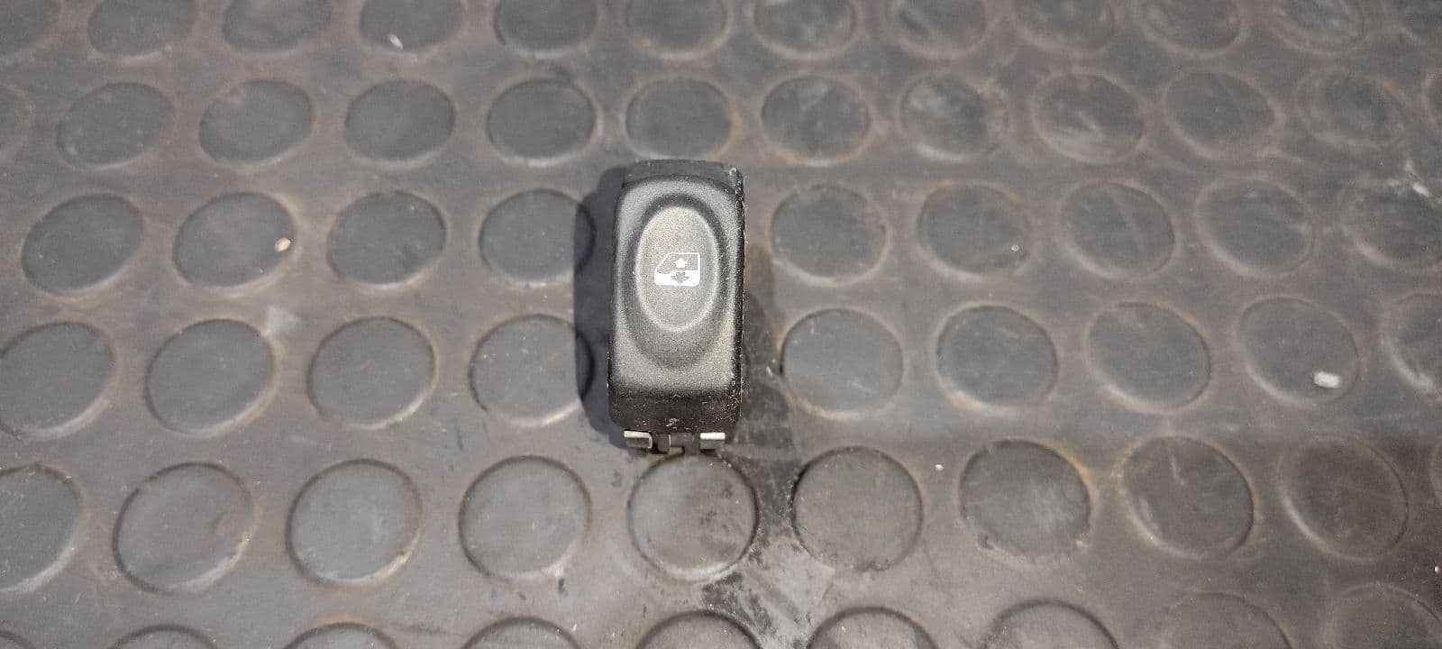 Recambio de MANDO ELEVALUNAS DELANTERO DERECHO para RENAULT MEGANE I SCENIC (JA0) referencia OEM IAM