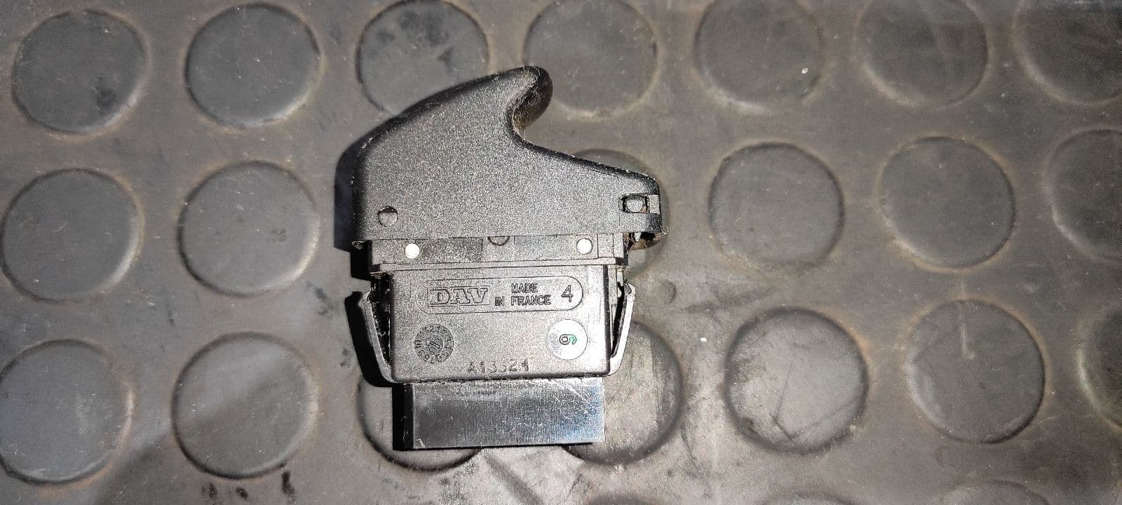 Recambio de MANDO ELEVALUNAS DELANTERO DERECHO para RENAULT MEGANE I SCENIC (JA0) referencia OEM IAM 3