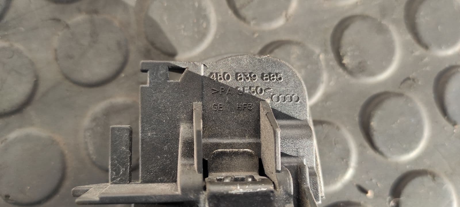 Recambio de MANETA DELANTERA DERECHA para AUDI A4 BERLINA (8E) 2.0 TDI 16V (103kW) BRE referencia OEM IAM 4B0839885   - NEGRO 4