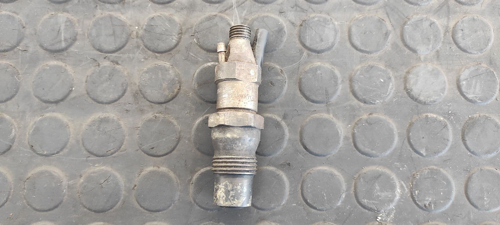 Recambio de INYECTOR para SEAT CORDOBA BERLINA (6K2) 1Y referencia OEM IAM 068130202F