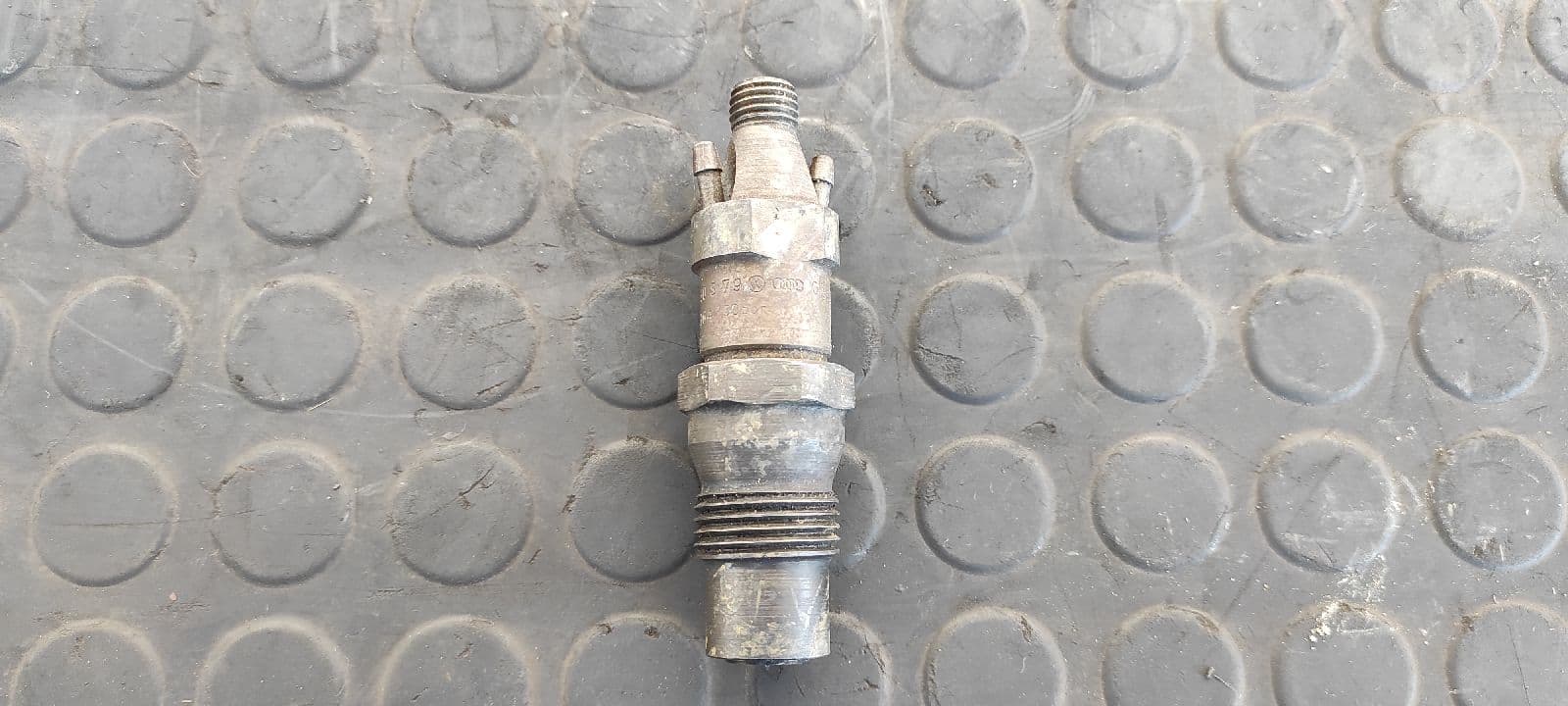 Recambio de INYECTOR para SEAT CORDOBA BERLINA (6K2) 1Y referencia OEM IAM 068130202F