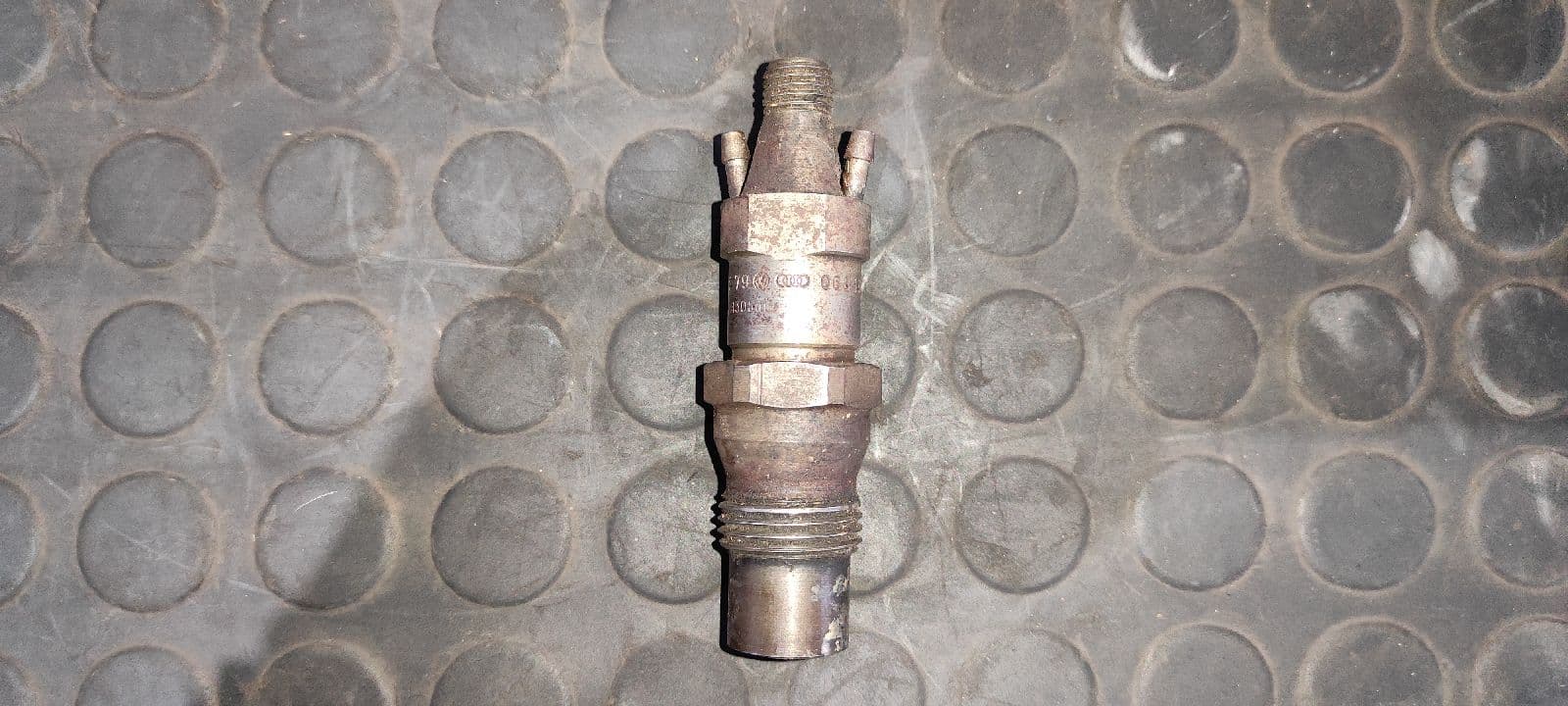 Recambio de INYECTOR para SEAT CORDOBA BERLINA (6K2) 1Y referencia OEM IAM 068130202F