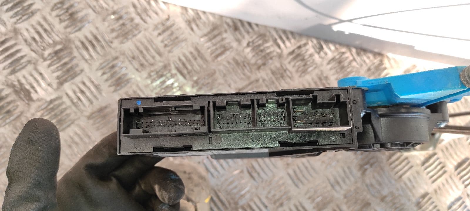 Recambio de ELEVALUNAS DELANTERO DERECHO para AUDI A4 BERLINA (8E) BRE referencia OEM IAM 8E1959802H   - NEGRO 6