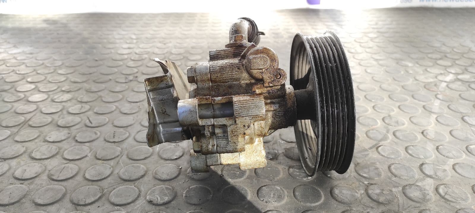 Recambio de BOMBA DIRECCION para TOYOTA RAV 4 (A2) 1ZZ-FE referencia OEM IAM TOYODA   - BLANCO 2