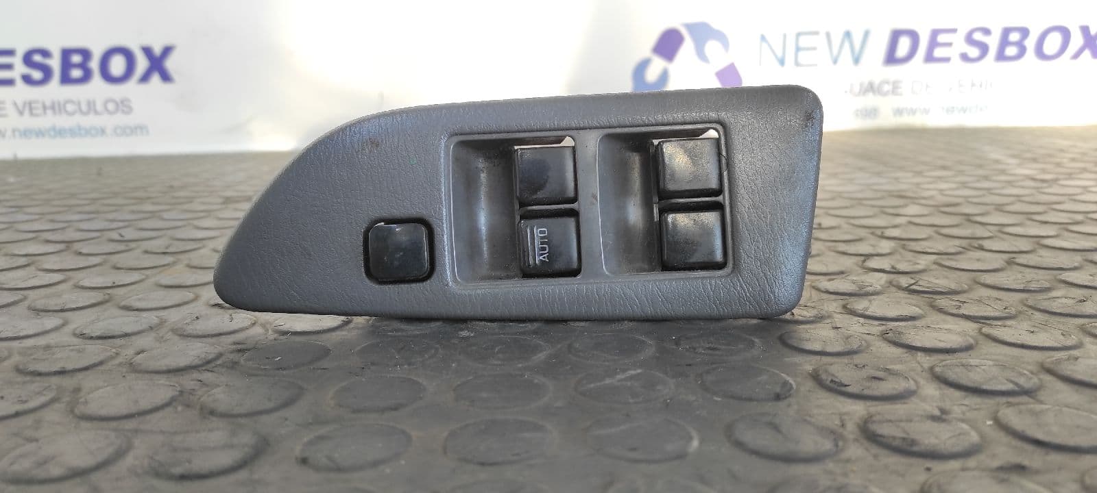Recambio de MANDO ELEVALUNAS DELANTERO IZQUIERDO para NISSAN ALMERA (N15) GX CD20 referencia OEM IAM 9527   - BLANCO