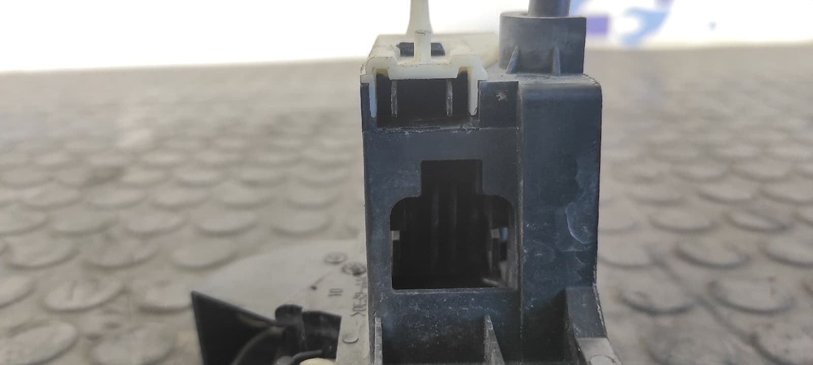 Recambio de CERRADURA PUERTA DELANTERA DERECHA para RENAULT CLIO II FASE II (B/CB0) 1.4 16V K4JC7 referencia OEM IAM    - BLANCO 2