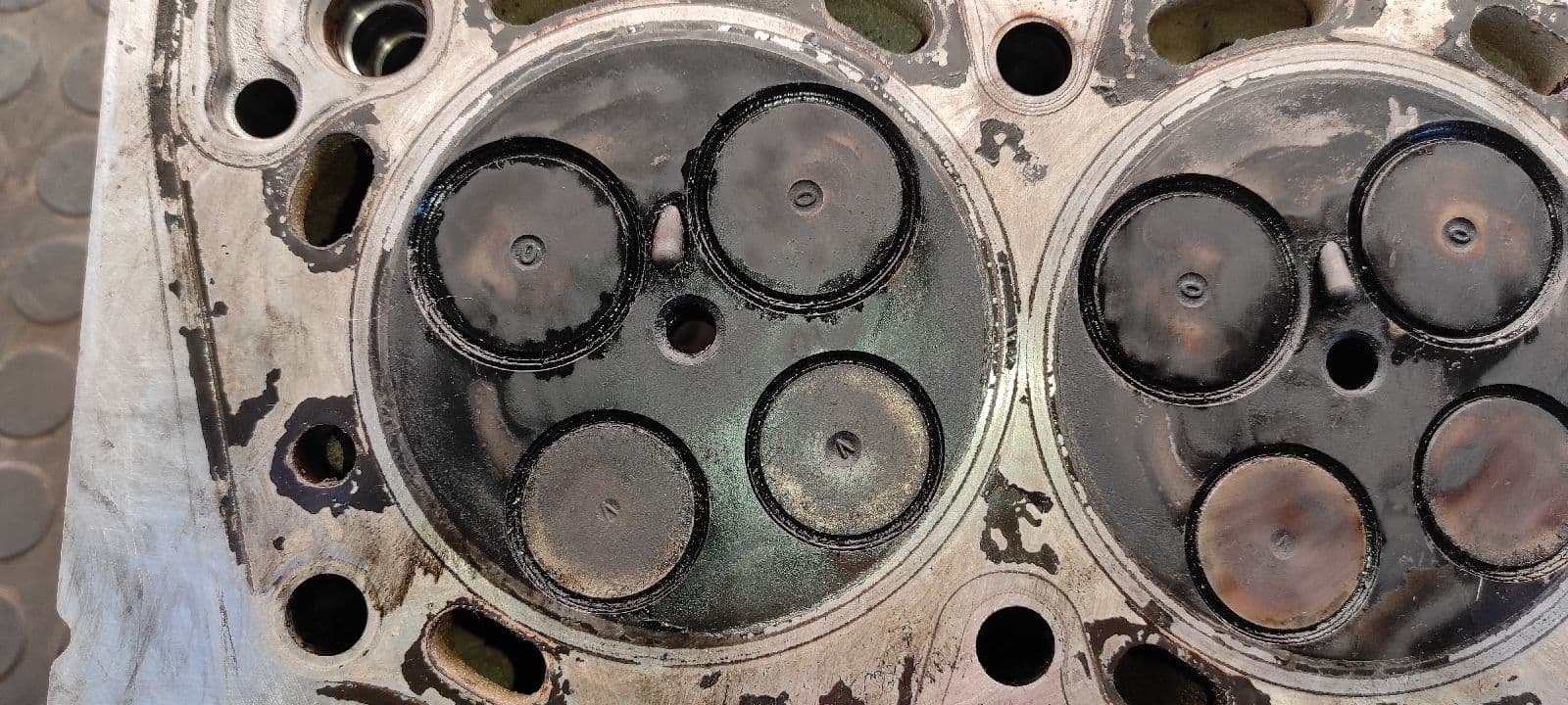 Recambio de CULATA para FORD MONDEO BERLINA (GE) D6BA referencia OEM IAM K4TEA   - GRIS 6