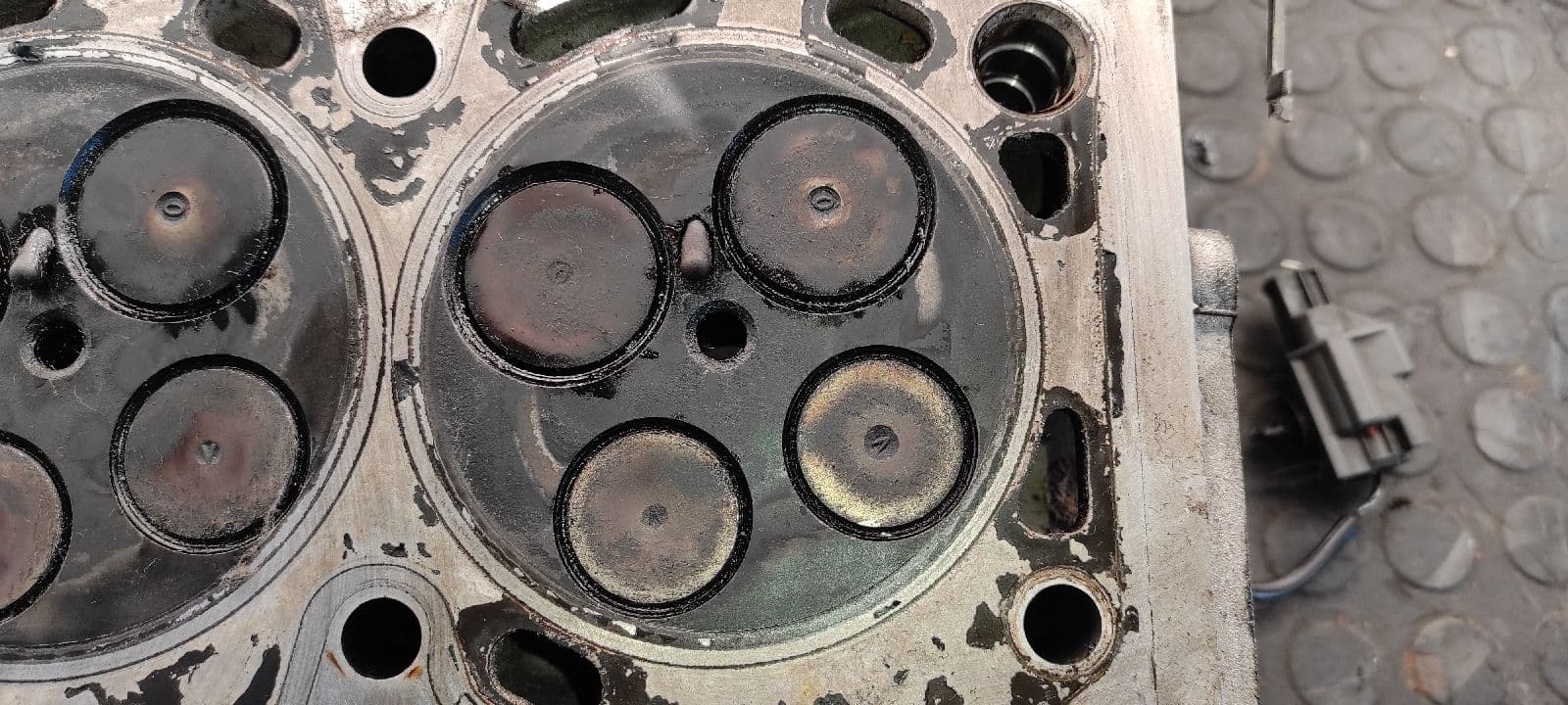 Recambio de CULATA para FORD MONDEO BERLINA (GE) D6BA referencia OEM IAM K4TEA   - GRIS 3
