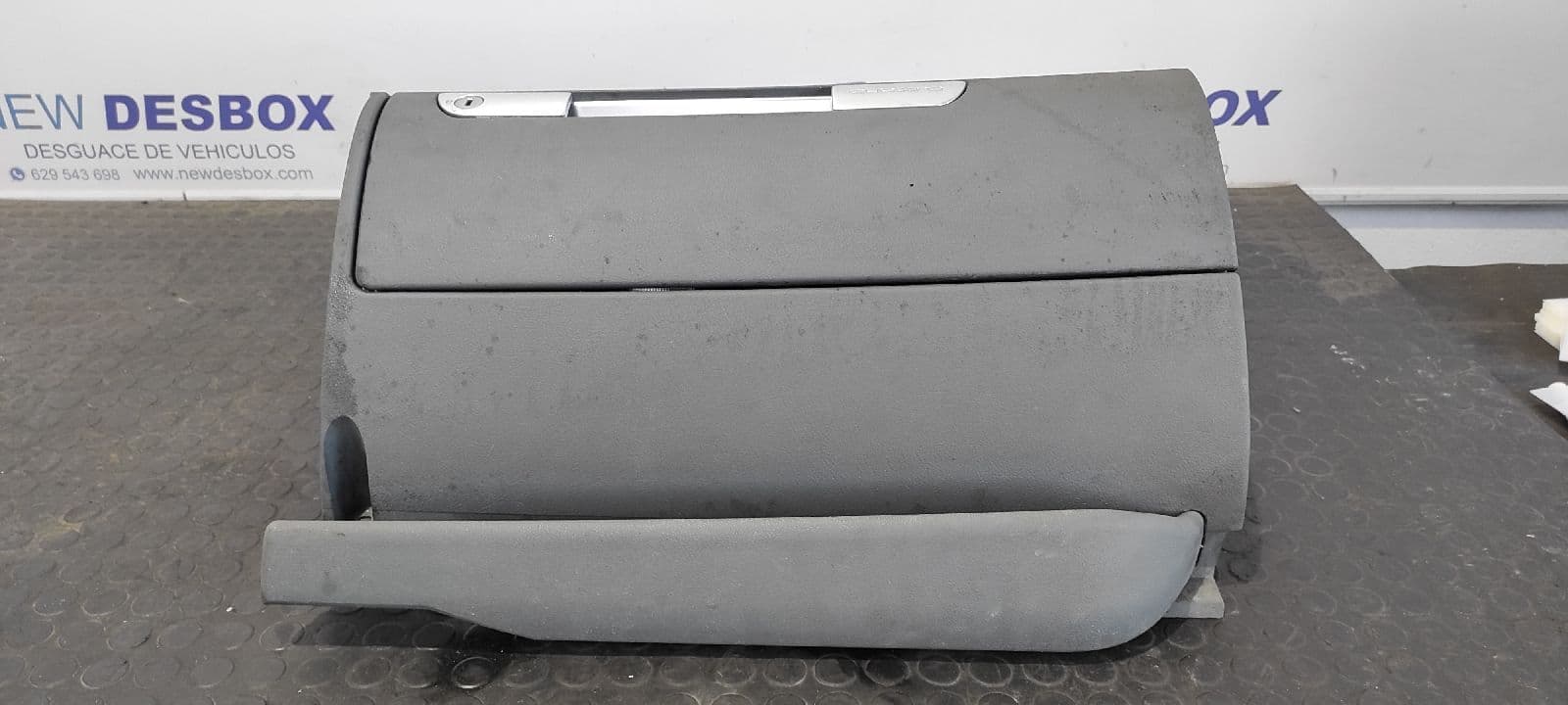 Recambio de GUANTERA para AUDI TT (8N3/8N9) 1.8 T Quattro Coupe (165kW) APX referencia OEM IAM 8N1857095   - NEGRO