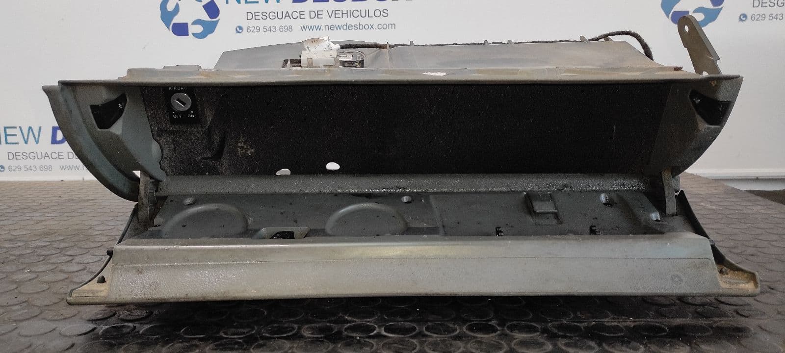Recambio de GUANTERA para AUDI TT (8N3/8N9) 1.8 T Quattro Coupe (165kW) APX referencia OEM IAM 8N1857095   - NEGRO 11