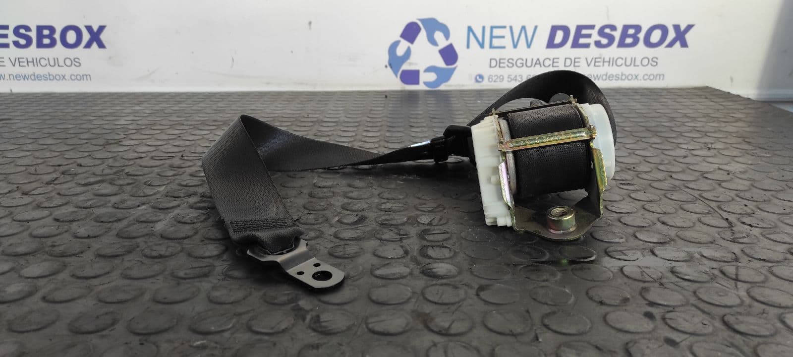 Recambio de CINTURON DELANTERO IZQUIERDO para BMW X3 (E83) 2.0 16V Diesel CAT 204D4D referencia OEM IAM 33017492B   - NEGRO