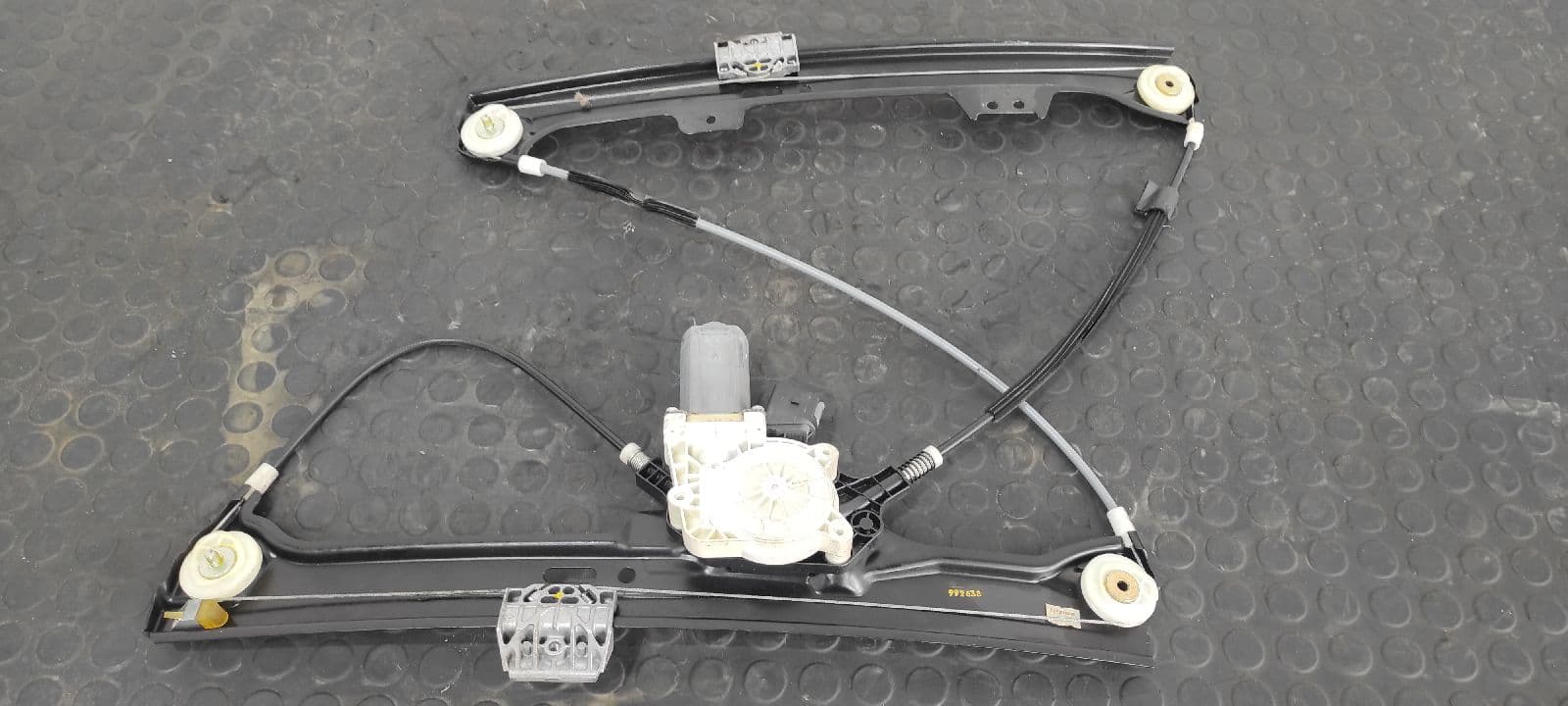 Recambio de ELEVALUNAS DELANTERO DERECHO para BMW SERIE 5 BERLINA (E60) M47N204D5 referencia OEM IAM 7075668E   - NEGRO 2