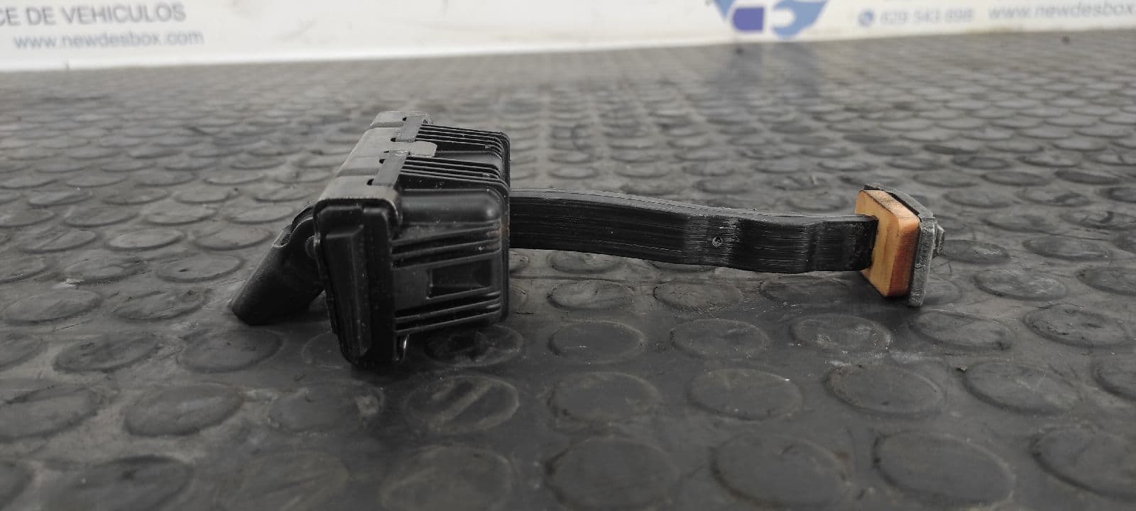 Recambio de RETENEDOR PUERTA DERECHA para BMW SERIE 5 BERLINA (E60) 2.0 16V Diesel M47N204D5 referencia OEM IAM 51227033623   - NEGRO 7