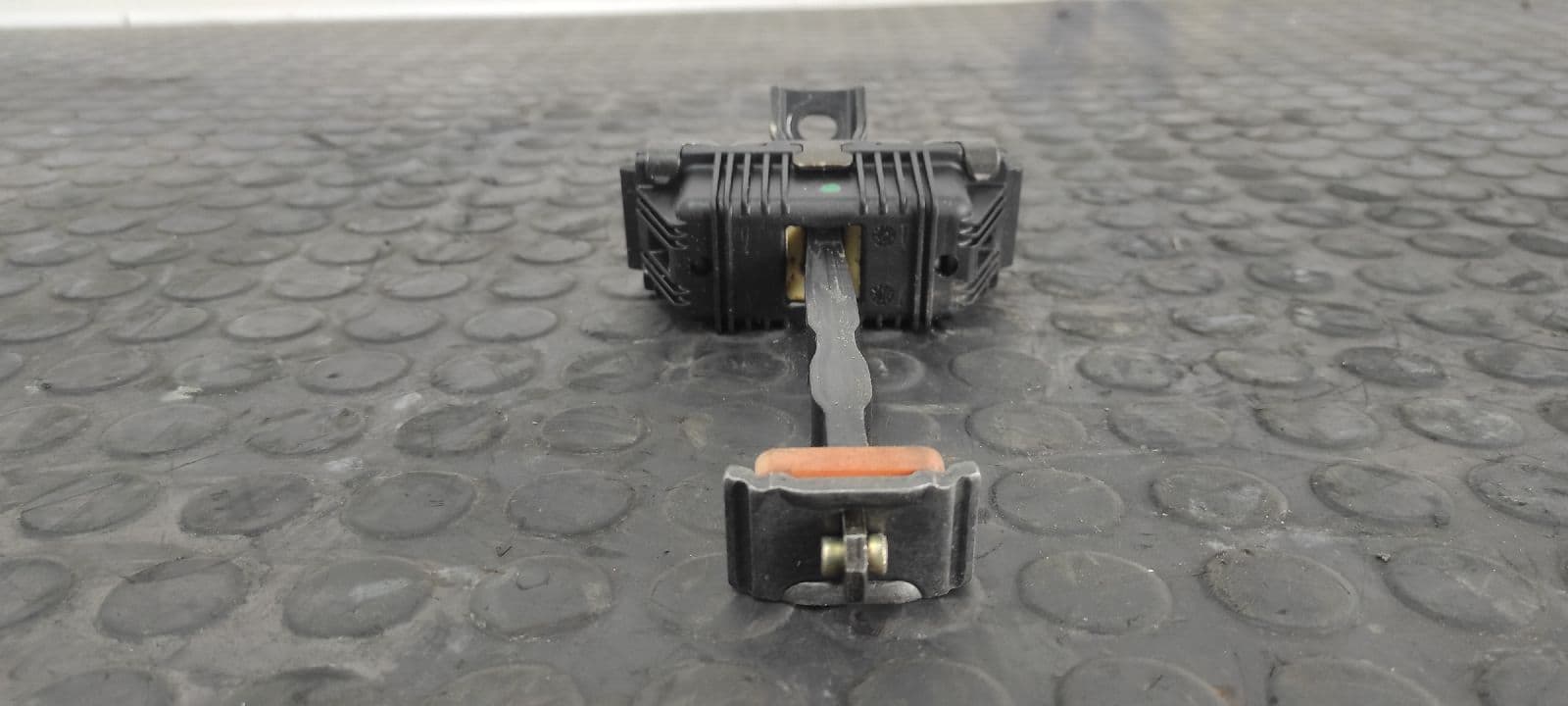 Recambio de RETENEDOR PUERTA DERECHA para BMW SERIE 5 BERLINA (E60) 2.0 16V Diesel M47N204D5 referencia OEM IAM 51227033623   - NEGRO 4