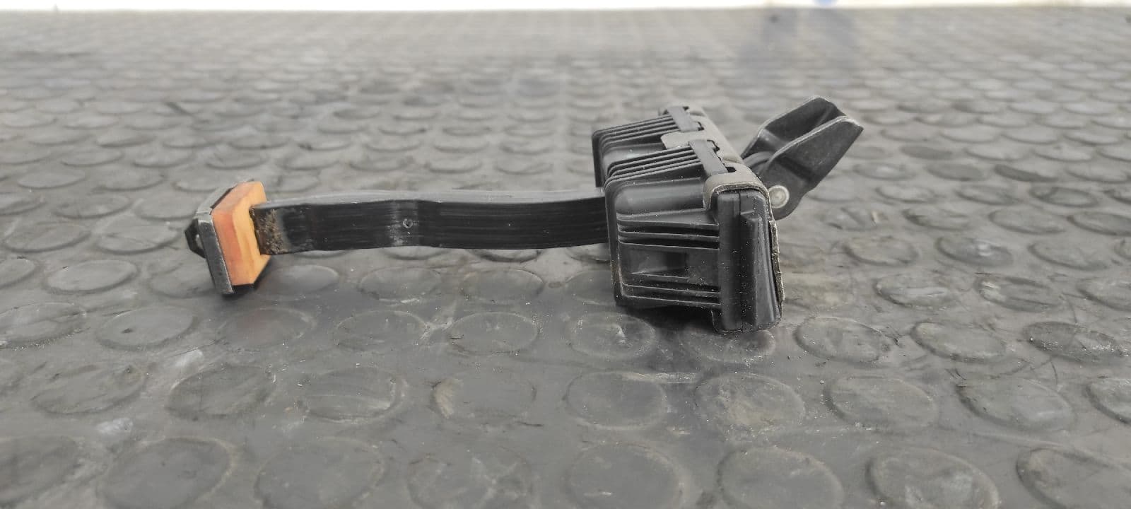 Recambio de RETENEDOR PUERTA DERECHA para BMW SERIE 5 BERLINA (E60) 2.0 16V Diesel M47N204D5 referencia OEM IAM 51227033623   - NEGRO 5