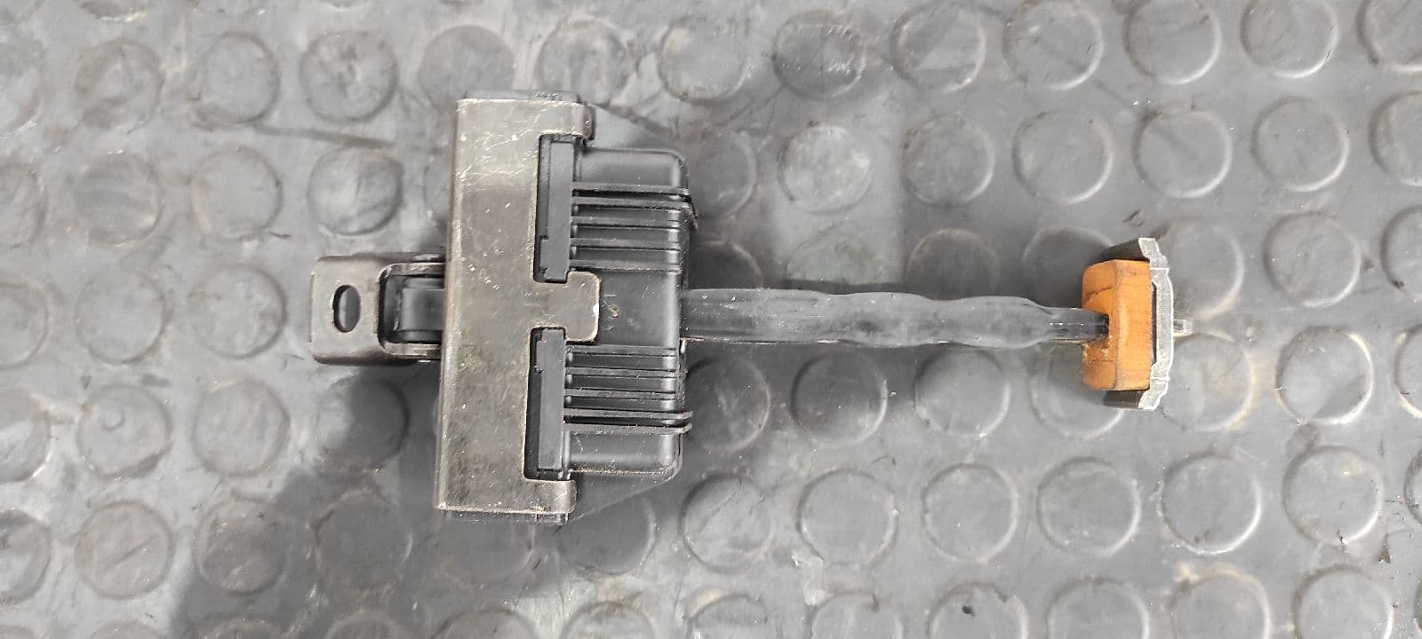 Recambio de RETENEDOR PUERTA DERECHA para BMW SERIE 5 BERLINA (E60) 2.0 16V Diesel M47N204D5 referencia OEM IAM    - NEGRO 3