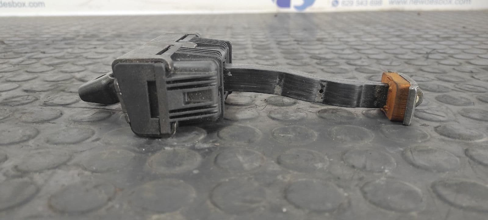 Recambio de RETENEDOR PUERTA DERECHA para BMW SERIE 5 BERLINA (E60) 2.0 16V Diesel M47N204D5 referencia OEM IAM    - NEGRO 4