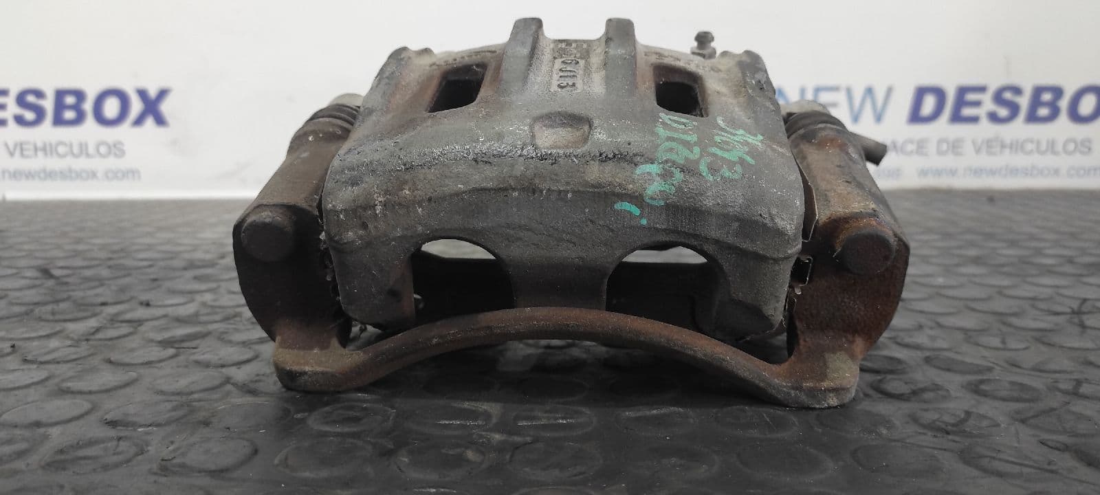 Recambio de PINZA DE FRENO DELANTERA IZQUIERDA para KIA SORENTO D4CB referencia OEM IAM 6J13   - BLANCO 4