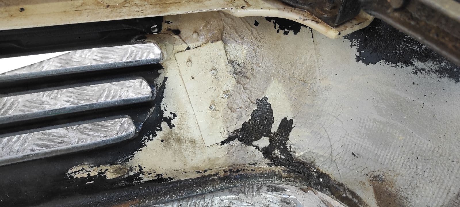 Recambio de PARAGOLPES DELANTERO para MERCEDES-BENZ CLASE S (W126) BERLINA+COUPE M117968 referencia OEM IAM    - BLANCO 7