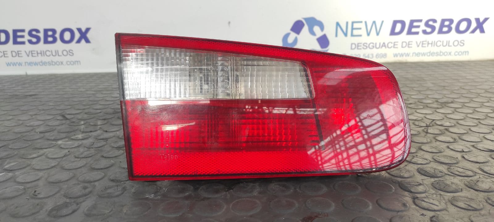 Recambio de PILOTO PORTON IZQUIERDO para RENAULT LAGUNA II (BG0) 1.9 dCi Diesel F9Q750 referencia OEM IAM 8200002475   - PLATA