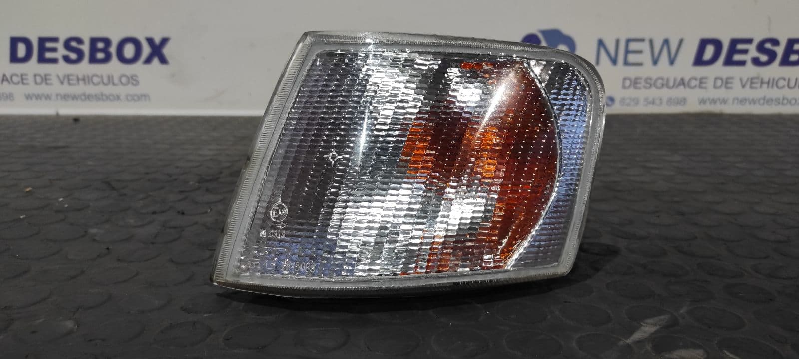 Recambio de PILOTO DELANTERO IZQUIERDO para FORD ESCORT BERL./TURNIER * J6A referencia OEM IAM 185088   - BLANCO