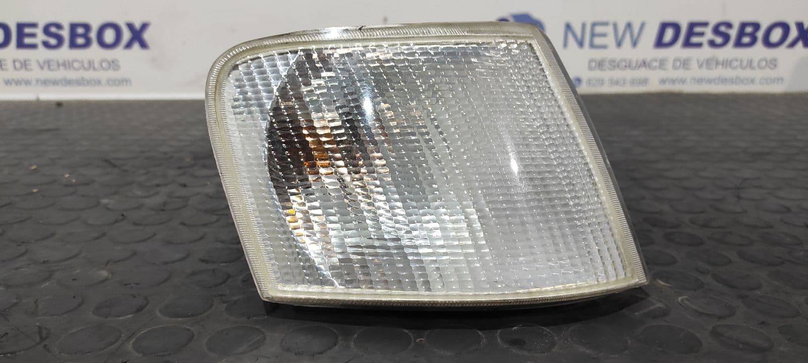 Recambio de PILOTO DELANTERO DERECHO para FORD ESCORT BERL./TURNIER * J6A referencia OEM IAM ARTEB 011116   - BLANCO