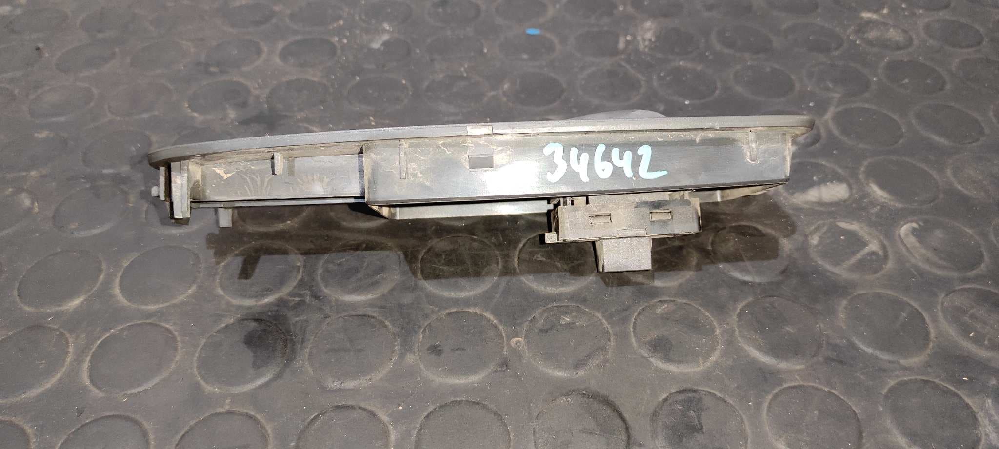 Recambio de MANDO ELEVALUNAS DELANTERO DERECHO para PEUGEOT BOXER CAJA ABIERTA (BAT. 4035)(333/335)(2007 =>) HDi (335) 4HU referencia OEM IAM B569   - BLANCO 4