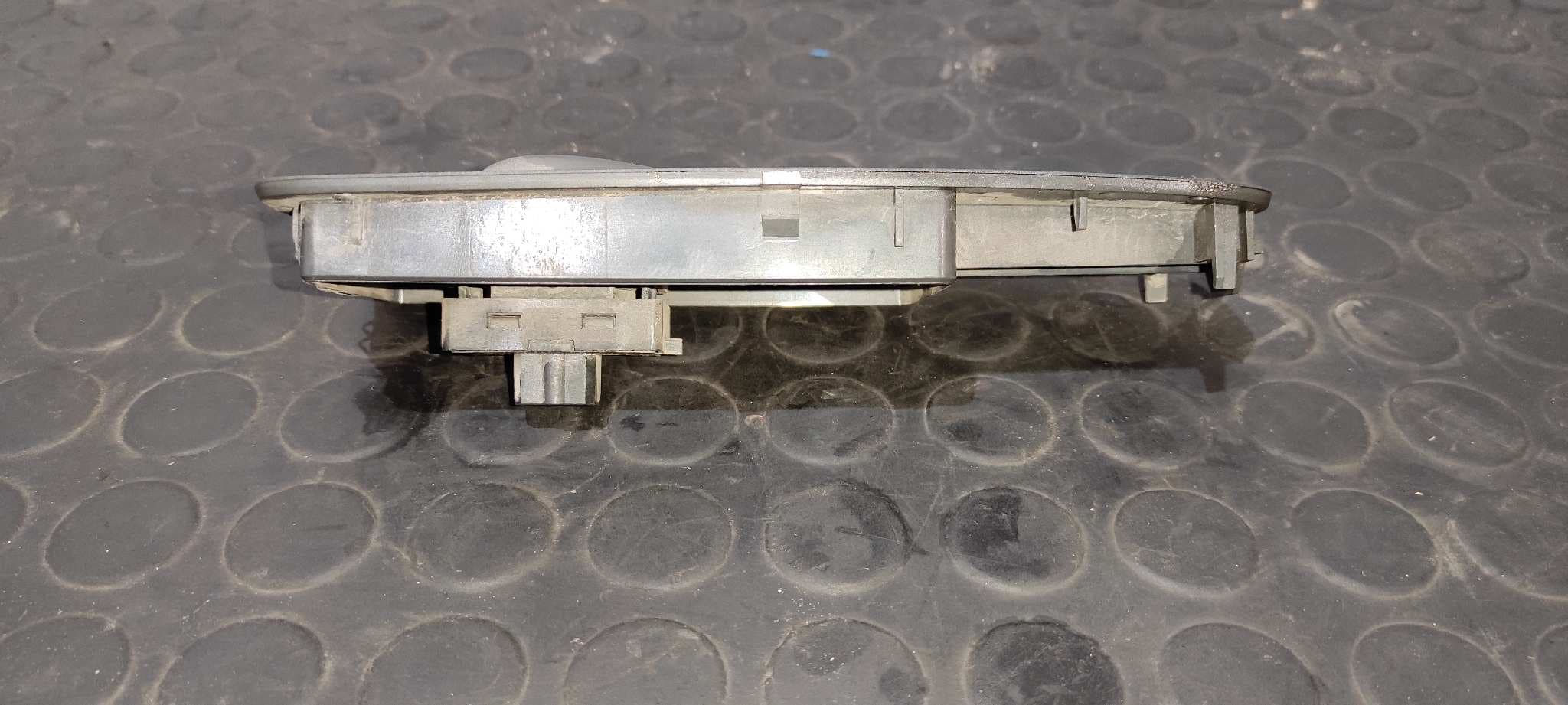 Recambio de MANDO ELEVALUNAS DELANTERO DERECHO para PEUGEOT BOXER CAJA ABIERTA (BAT. 4035)(333/335)(2007 =>) HDi (335) 4HU referencia OEM IAM B569   - BLANCO 2