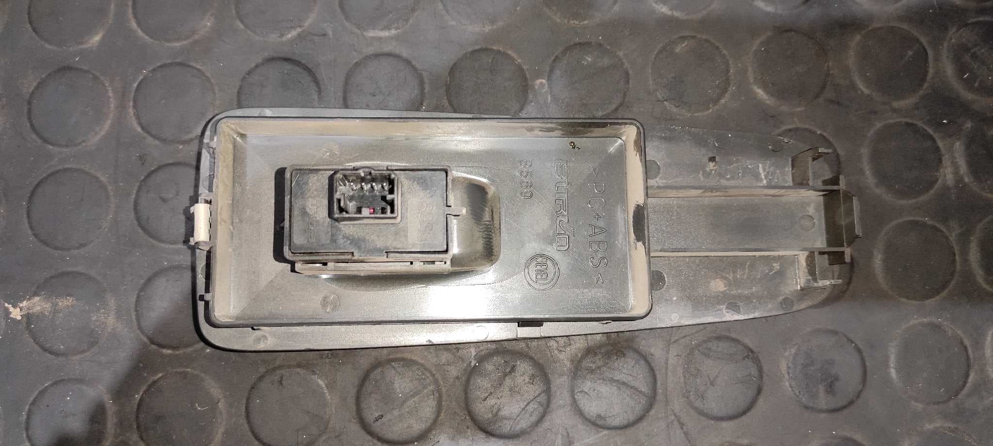 Recambio de MANDO ELEVALUNAS DELANTERO DERECHO para PEUGEOT BOXER CAJA ABIERTA (BAT. 4035)(333/335)(2007 =>) HDi (335) 4HU referencia OEM IAM B569   - BLANCO 5