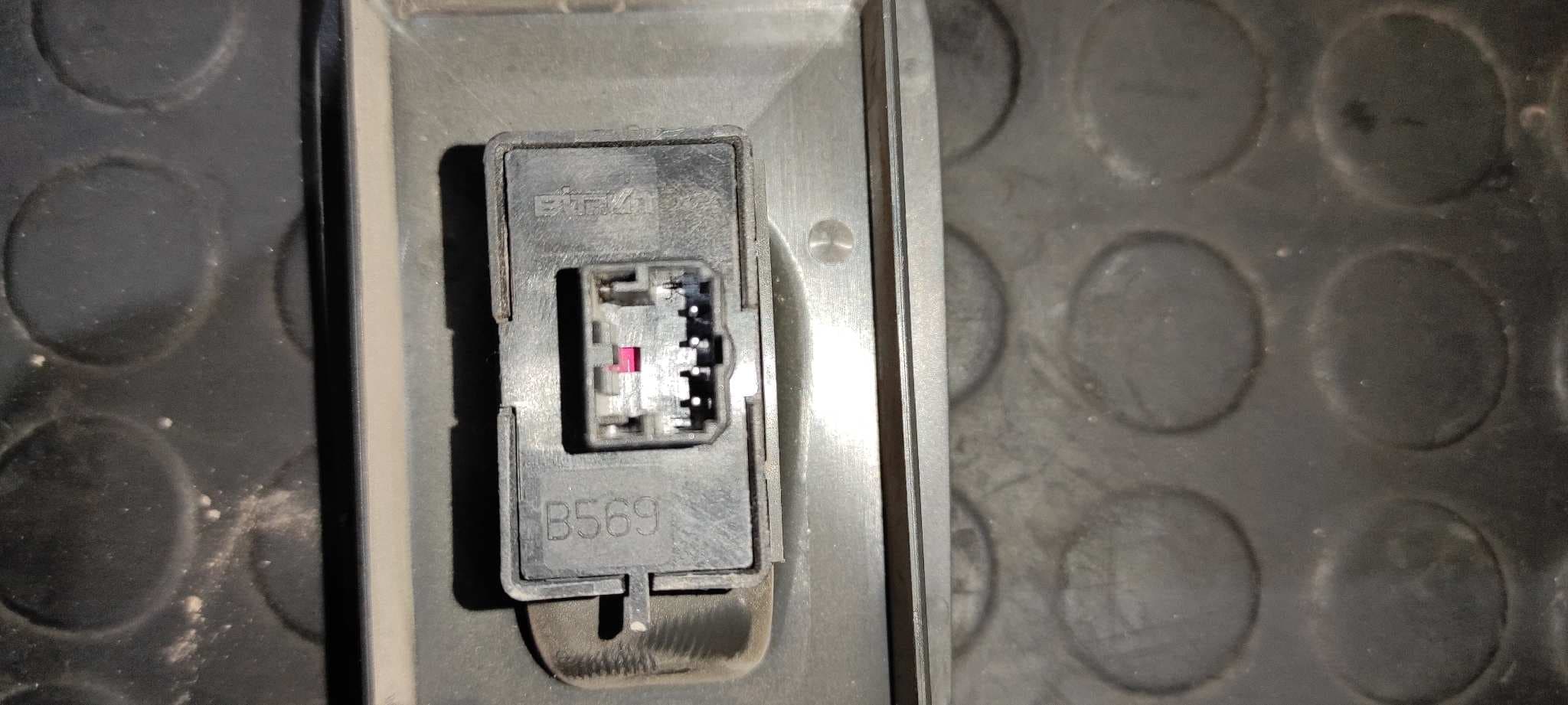 Recambio de MANDO ELEVALUNAS DELANTERO DERECHO para PEUGEOT BOXER CAJA ABIERTA (BAT. 4035)(333/335)(2007 =>) HDi (335) 4HU referencia OEM IAM B569   - BLANCO 3