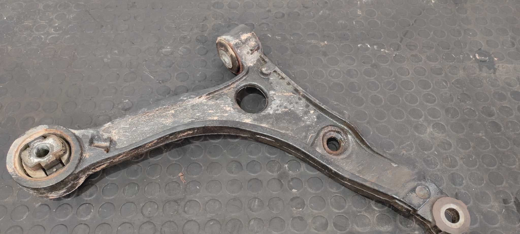 Recambio de BRAZO IZQUIERDO INFERIOR DELANTERO para PEUGEOT BOXER CAJA ABIERTA (BAT. 4035)(333/335)(2007 =>) HDi (335) 4HU referencia OEM IAM 50706935   - BLANCO 3