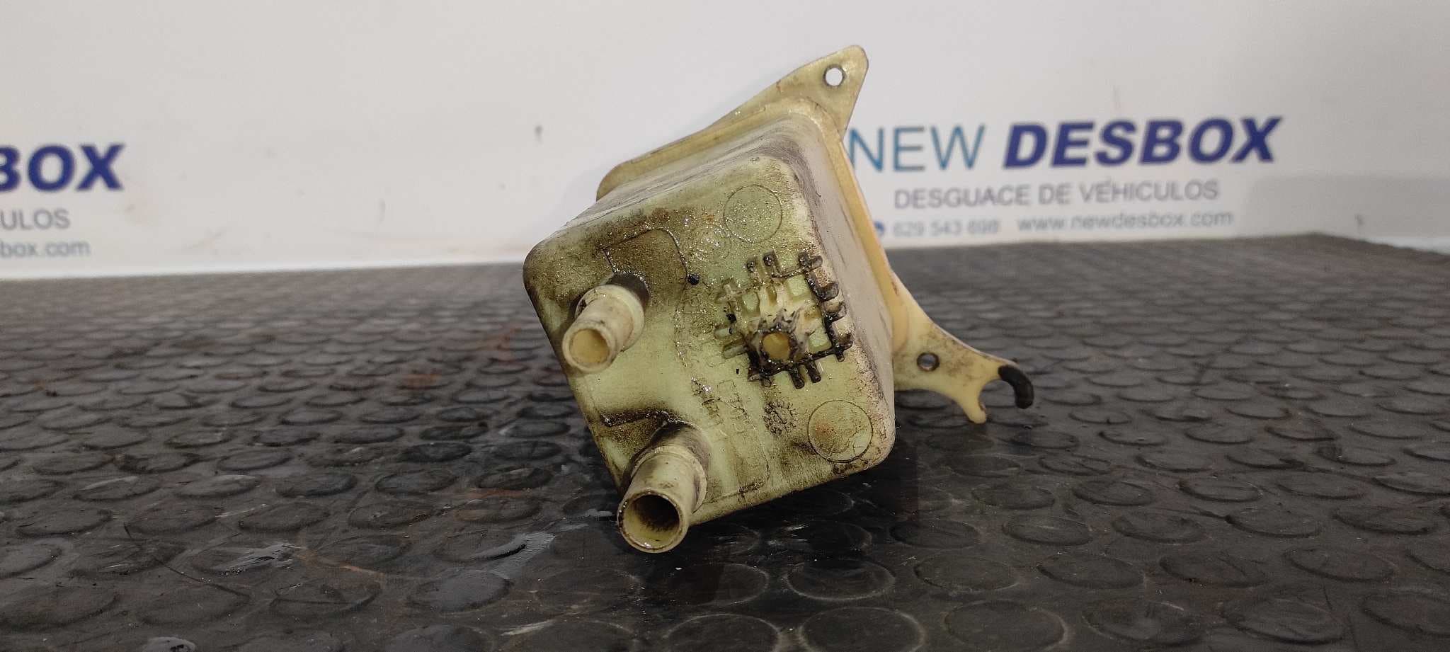Recambio de DEPOSITO SERVO para PEUGEOT BOXER CAJA ABIERTA (BAT. 4035)(333/335)(2007 =>) HDi (335) 4HU referencia OEM IAM C705   - BLANCO 3
