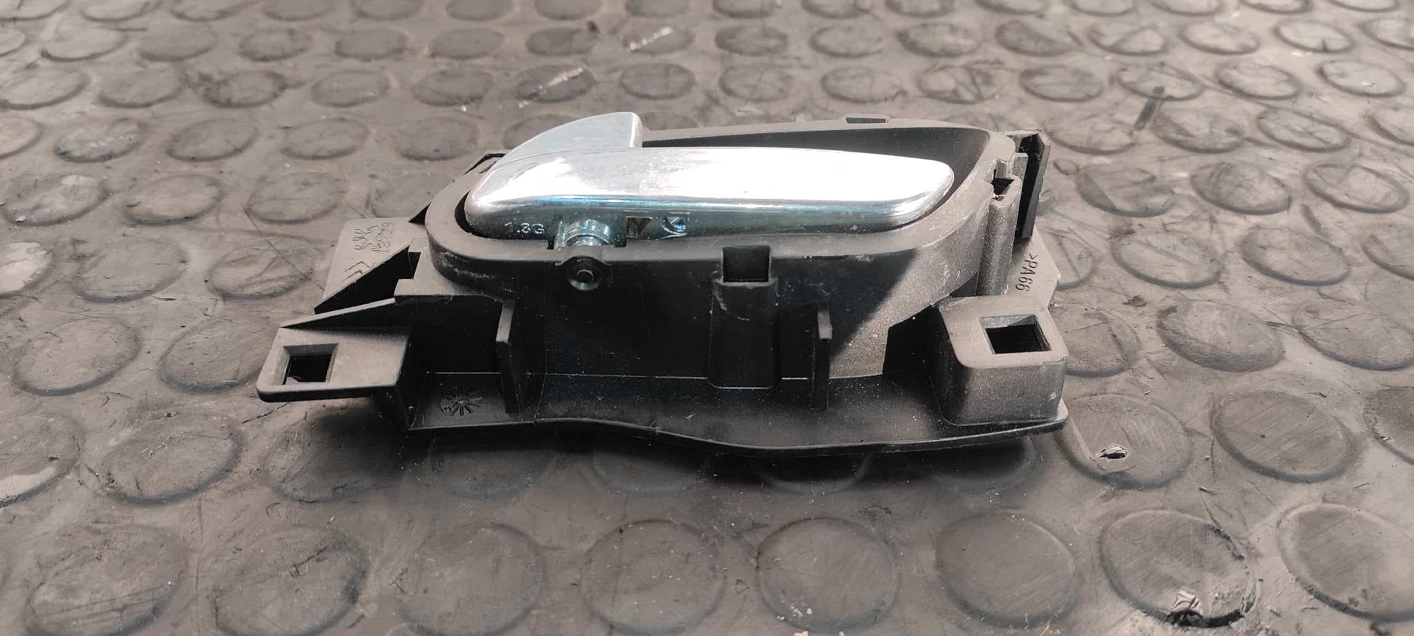 Recambio de MANETA INTERIOR DELANTERA IZQUIERDA para CITROEN C4 COUPE 1.6 16V HDi FAP 9HYDV6TED4 referencia OEM IAM 96435311UD   - GRIS 3