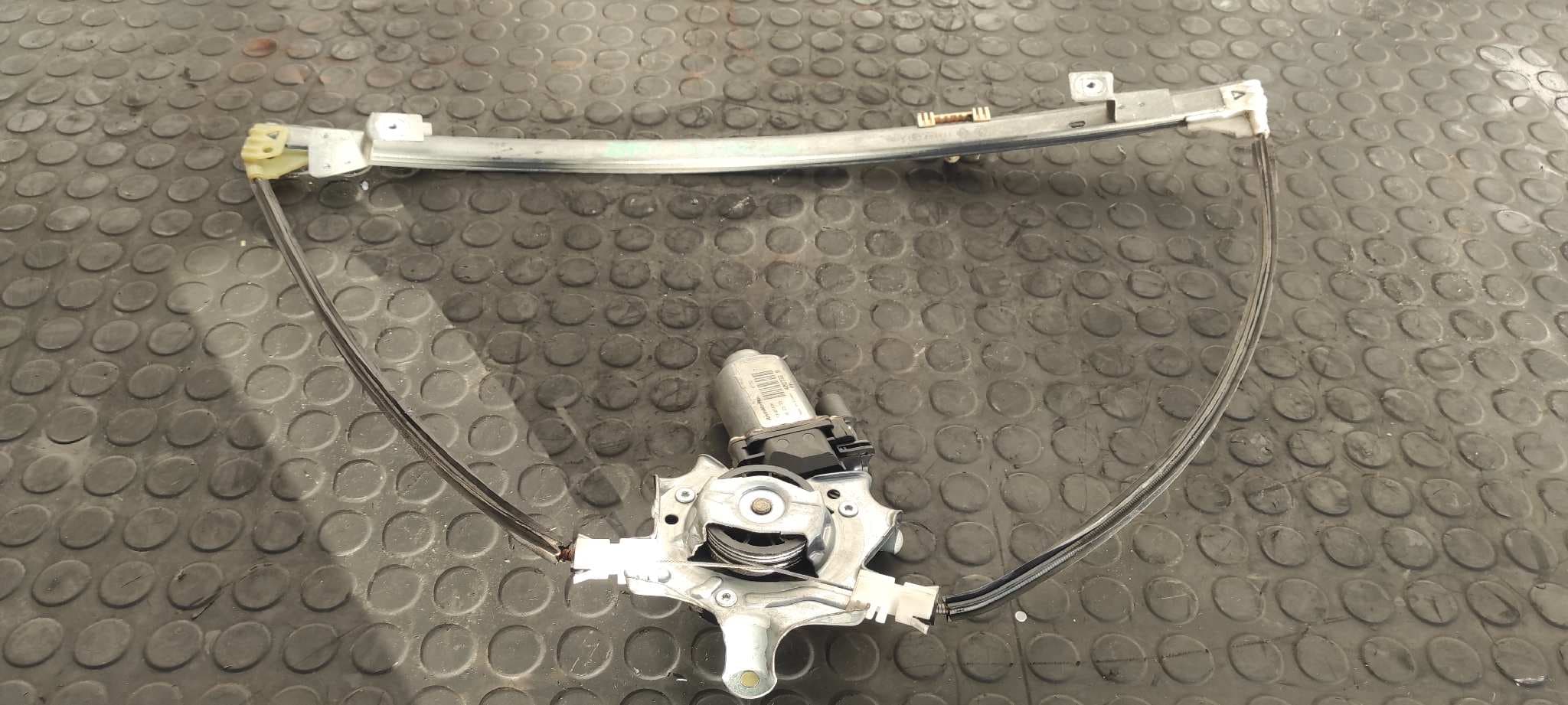 Recambio de ELEVALUNAS DELANTERO DERECHO para RENAULT SCENIC (JA..) 1.9 D RT F9Q A7 referencia OEM IAM 400732B   - BLANCO