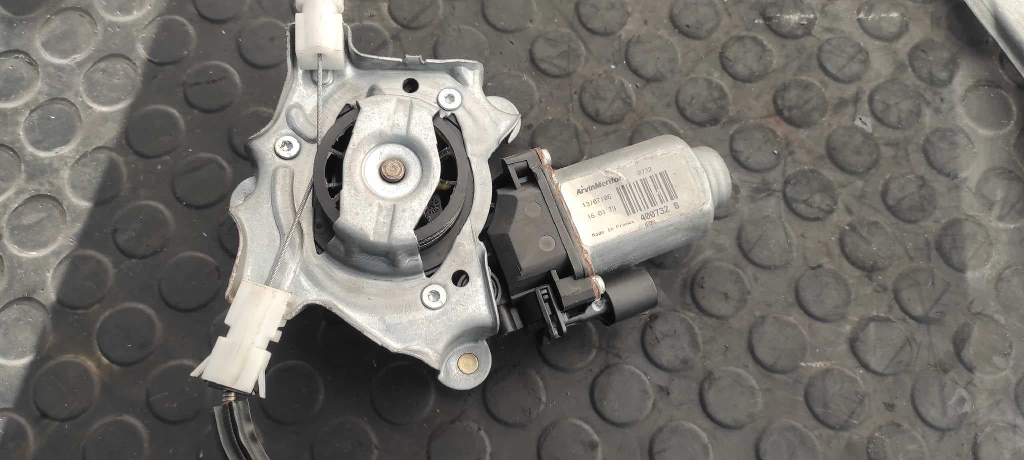 Recambio de ELEVALUNAS DELANTERO DERECHO para RENAULT SCENIC (JA..) 1.9 D RT F9Q A7 referencia OEM IAM 400732B   - BLANCO 4