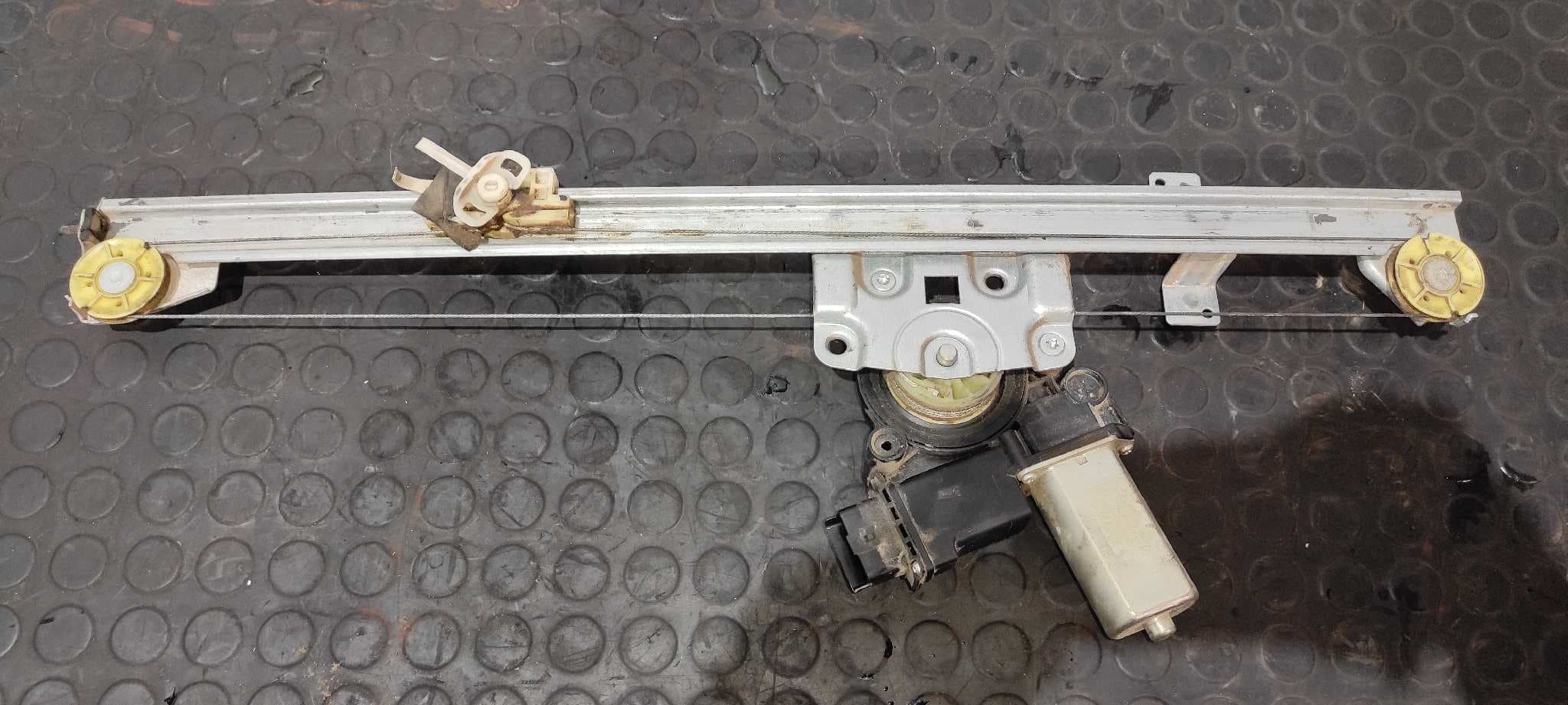 Recambio de ELEVALUNAS DELANTERO DERECHO para PEUGEOT BOXER CAJA ABIERTA (BAT. 4035)(333/335)(2007 =>) HDi (335) 4HU referencia OEM IAM 73001003   - BLANCO 2