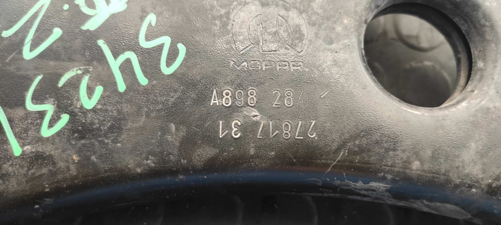 Recambio de BRAZO IZQUIERDO INFERIOR DELANTERO para JEEP COMPASS II 55260384 referencia OEM IAM P68318011AD   - GRANATE 5