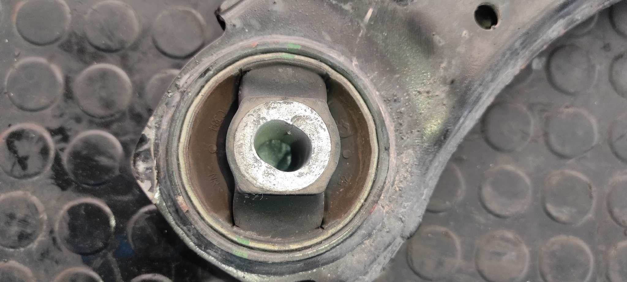 Recambio de BRAZO IZQUIERDO INFERIOR DELANTERO para JEEP COMPASS II 55260384 referencia OEM IAM P68318011AD   - GRANATE 6