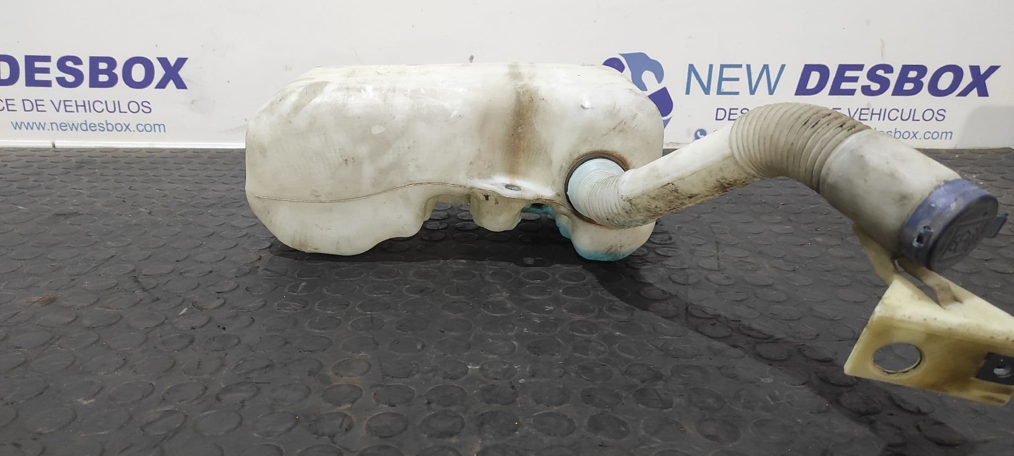 Recambio de DEPOSITO LIMPIA para PEUGEOT BOXER CAJA ABIERTA (BAT. 4035)(333/335)(2007 =>) HDi (335) 4HU referencia OEM IAM C805   - BLANCO 2