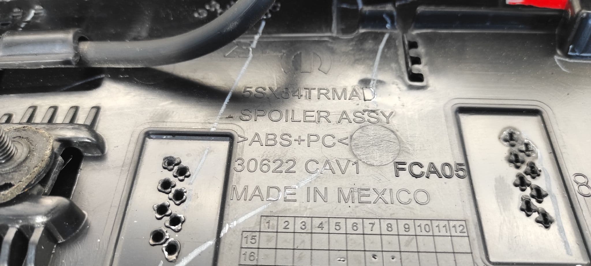 Recambio de ALERON TRASERO para JEEP COMPASS II 55260384 referencia OEM IAM 5SX84TRMAD   - GRANATE 8