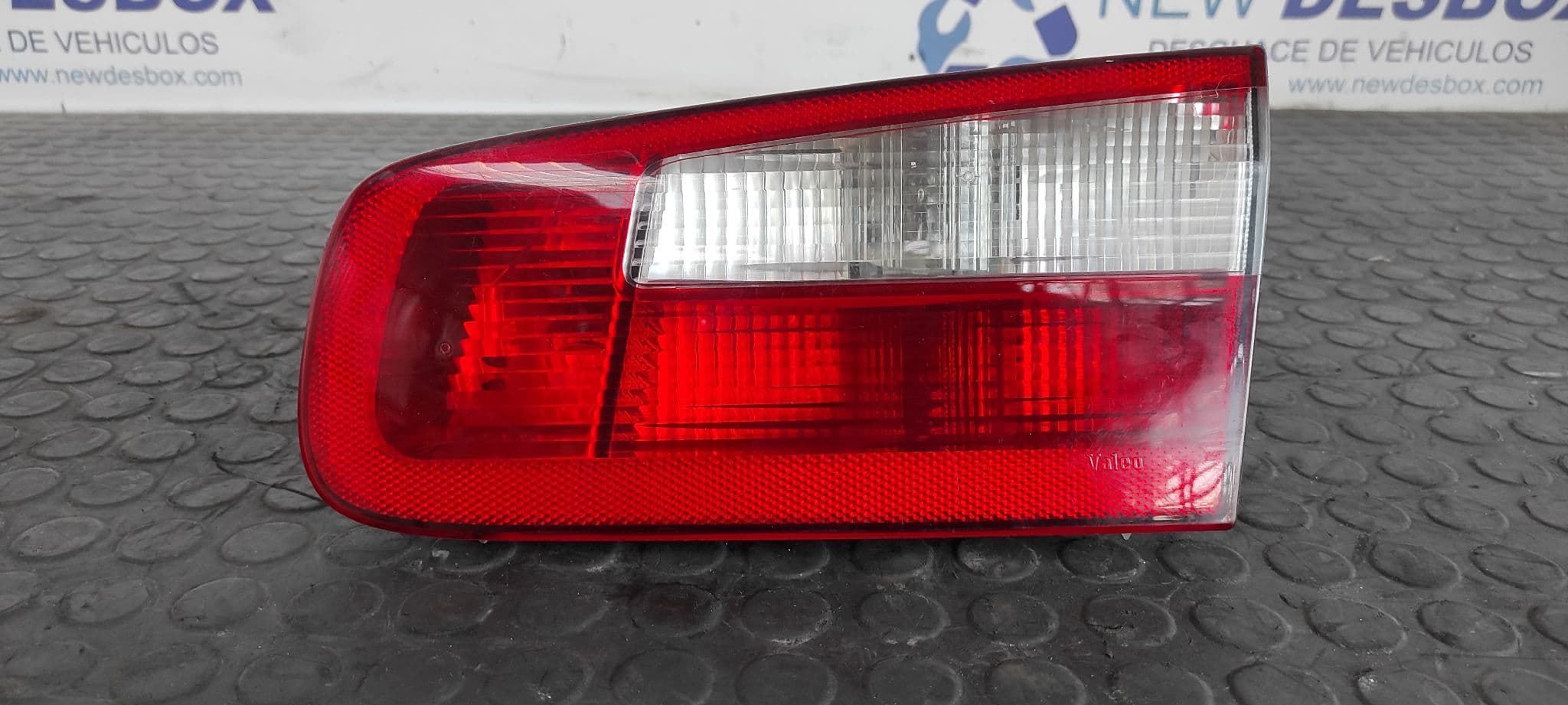 Recambio de PILOTO PORTON DERECHO para RENAULT LAGUNA II (BG0) 1.9 dCi Diesel F9Q750 referencia OEM IAM 8200002476   - PLATA